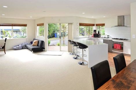 Photo of property in 31 Rifleman Rise, Unsworth Heights, Auckland, 0632