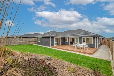 Photo of property in 26 Atlantic Drive, Fitzherbert, Palmerston North, 4410