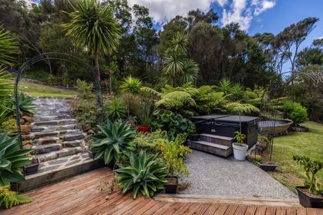 Photo of property in 8 Kaipatiki Rise, Haruru, 0204