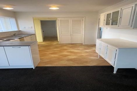 Photo of property in 135 View Road, Sunnyvale, Auckland, 0612