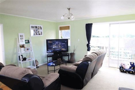 Photo of property in 70 Hellyers Street, Birkdale, Auckland, 0626