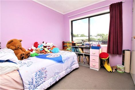 Photo of property in 1/17 Garelja Road, Henderson, Auckland, 0612