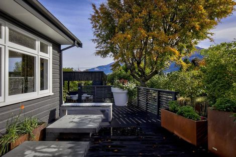 Photo of property in 11 Cedar Drive, Kelvin Heights, Queenstown, 9300