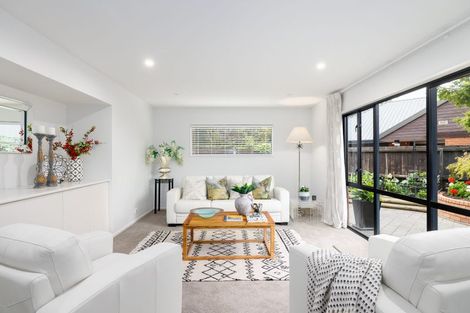 Photo of property in 22 Brockhall Lane, Avonhead, Christchurch, 8042