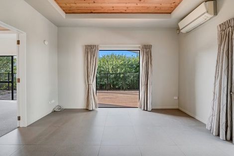 Photo of property in 13 Bronzewing Terrace, Unsworth Heights, Auckland, 0632