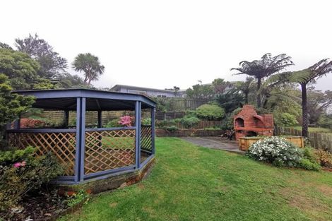 Photo of property in 20 Cotswold Crescent, Newlands, Wellington, 6037