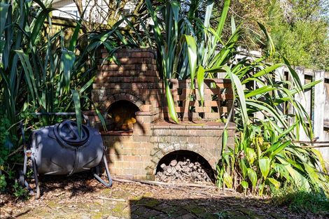 Photo of property in 9 Onedin Place, Titirangi, Auckland, 0604