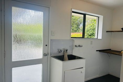 Photo of property in 28 Rewarewa Crescent, Waikanae, 5036