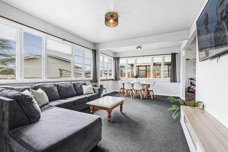 Photo of property in 8 Newbury Place, Waitara, 4320