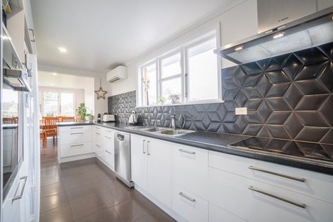 Photo of property in 3 Ayr Place, Hokowhitu, Palmerston North, 4410