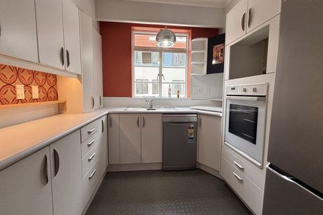 Photo of property in Wharenui Apartments, 274 Oriental Parade, Oriental Bay, Wellington, 6011