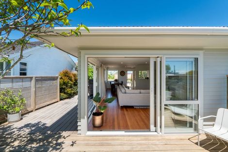 Photo of property in 1/33 Exmouth Road, Northcote, Auckland, 0627