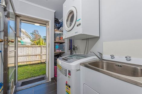 Photo of property in 4 Pipitea Place, Massey, Auckland, 0614