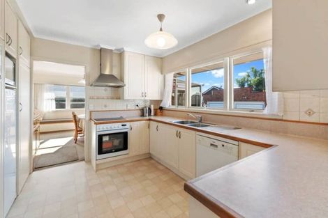 Photo of property in 45 Buckingham Crescent, Manukau, Auckland, 2025