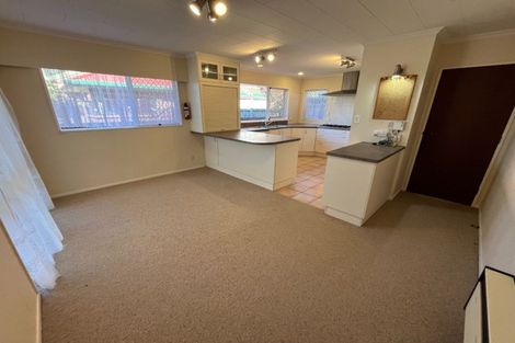 Photo of property in 1 Guernsey Place, Fitzherbert, Palmerston North, 4410