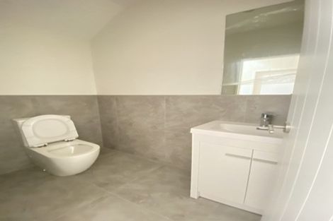 Photo of property in 22 Lorikeet Place, Unsworth Heights, Auckland, 0632