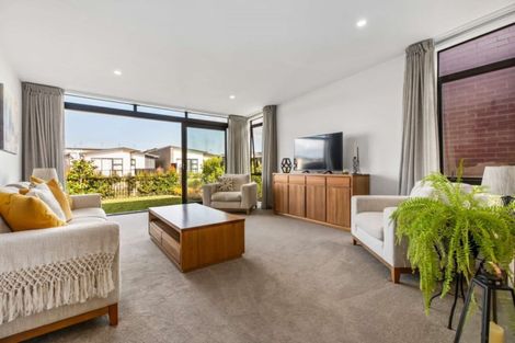 Photo of property in 21 Liberation Road, Papakura, 2110