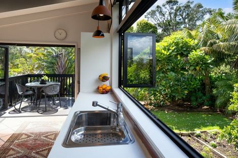 Photo of property in 21 Grand View Road, Leigh, 0985