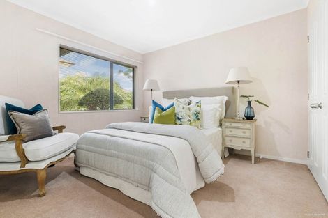 Photo of property in 35 Newbliss Crescent, East Tamaki Heights, Auckland, 2016