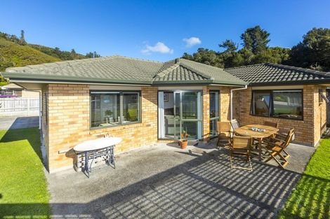 Photo of property in 4 Beaufort Close, Kingsley Heights, Upper Hutt, 5018