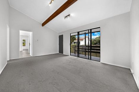 Photo of property in 77 Meadowvale Rise, Titirangi, Auckland, 0604