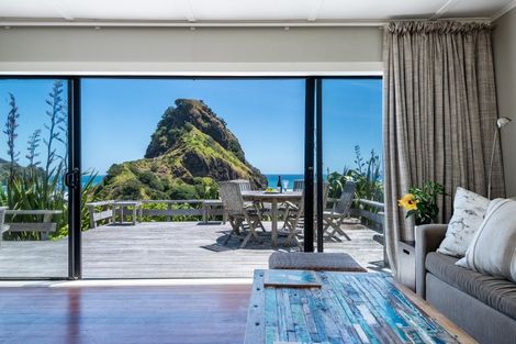 Photo of property in 20 Garden Road, Piha, 0772