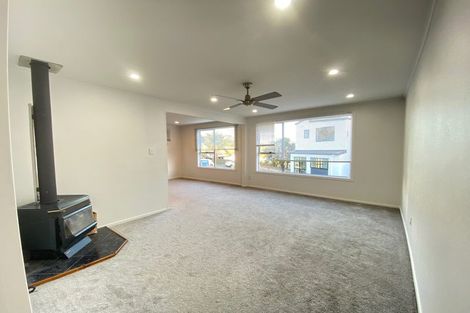 Photo of property in 10 Datura Place, Sunnynook, Auckland, 0620
