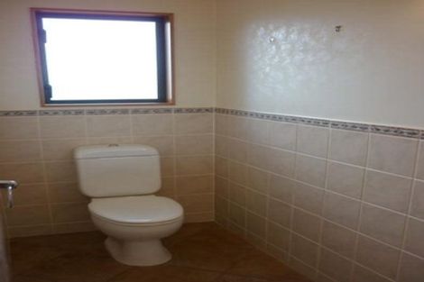 Photo of property in 1/885 East Coast Road, Northcross, Auckland, 0632