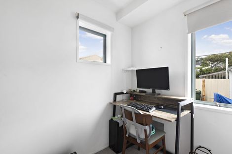 Photo of property in Palm Grove Apartments, 15/13b Palm Grove, Berhampore, Wellington, 6023