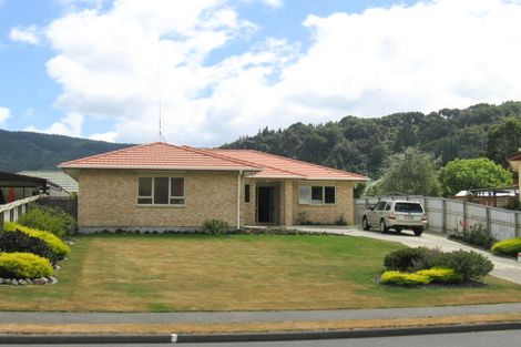 Photo of property in 2 Emerald Hill Drive, Birchville, Upper Hutt, 5018