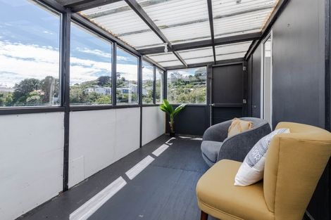 Photo of property in 10 Black Rock Road, Newlands, Wellington, 6037