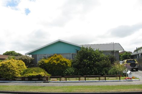 Photo of property in 17 Staffa Street, Woolston, Christchurch, 8062