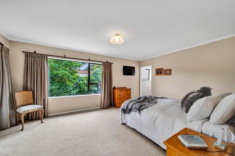 Photo of property in 19 John Guthrie Place, Merrilands, New Plymouth, 4312