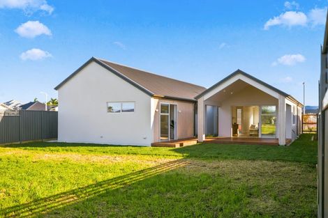 Photo of property in 37 Tabraham Crescent, Pyes Pa, 3112