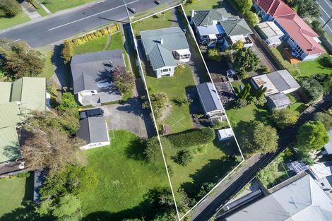 Photo of property in 14 Exmouth Road, Northcote, Auckland, 0627