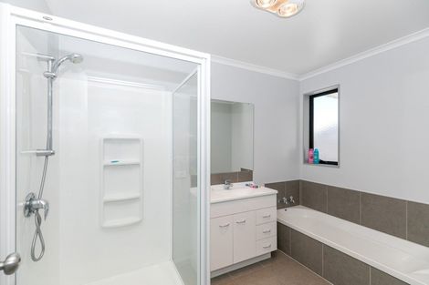 Photo of property in 12 Ruske Place, Grandview Heights, Hamilton, 3200