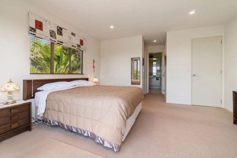 Photo of property in 5 Onemana Way, Te Atatu Peninsula, Auckland, 0610