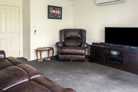 Photo of property in 1 Thomas Hamer Place, Greenhithe, Auckland, 0632