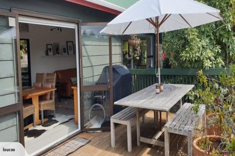 Photo of property in 17 West Glade Crescent, Birkenhead, Auckland, 0626