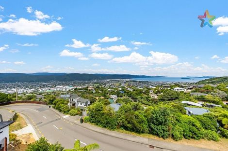 Photo of property in 8 Poto Road, Normandale, Lower Hutt, 5010