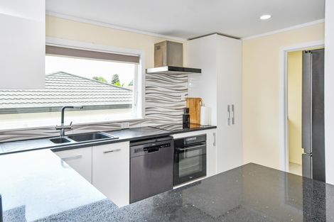 Photo of property in 2c Waiari Road, Conifer Grove, Takanini, 2112