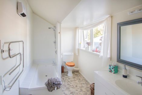 Photo of property in 140 Perth Street, Holmes Hill, Oamaru, 9401