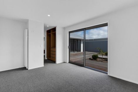 Photo of property in 9a Strandon Place, Strandon, New Plymouth, 4312