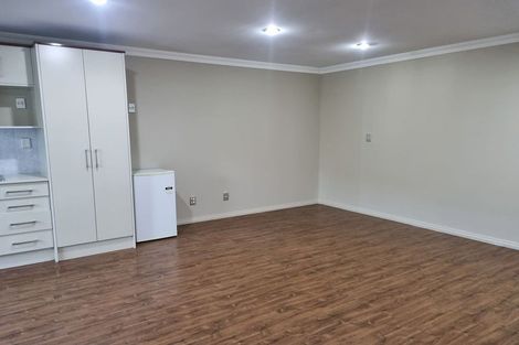 Photo of property in 7 Harrowglen Drive, Northcross, Auckland, 0632