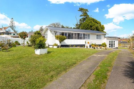 Photo of property in 12 Ashbourne Place, Glendene, Auckland, 0602