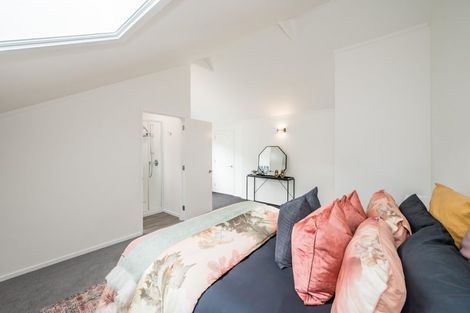 Photo of property in 10 Kakariki Grove, Waikanae, 5036