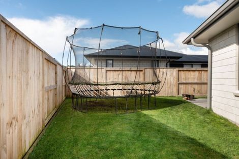 Photo of property in 80 Awataha Crescent, Pyes Pa, Tauranga, 3110