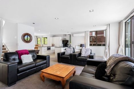 Photo of property in 72 Wynyard Crescent, Fernhill, Queenstown, 9300