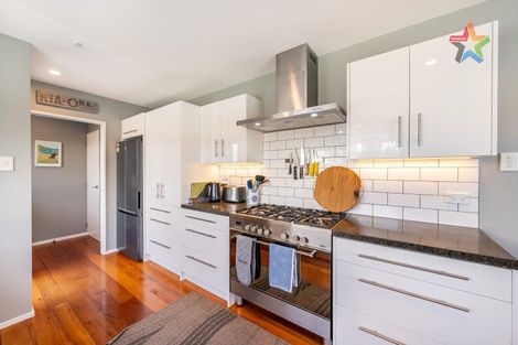 Photo of property in 20 Jasmine Grove, Maungaraki, Lower Hutt, 5010