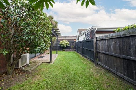 Photo of property in 2/112a Poulson Street, Addington, Christchurch, 8024